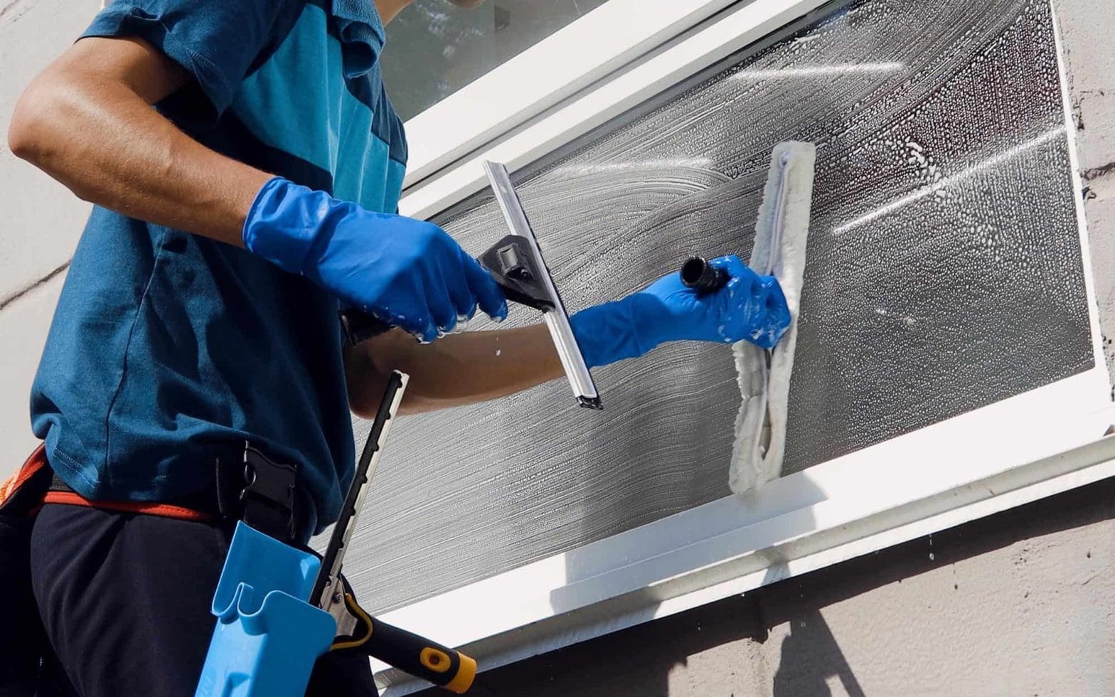 How Commercial Window Cleaning Boosts Productivity
